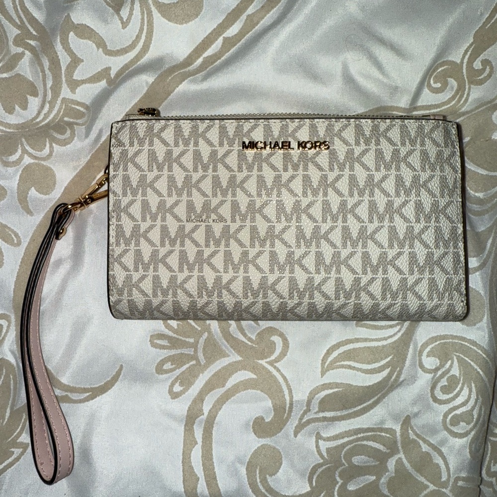 Michael Kors Signature Logo Smartphone Wallet